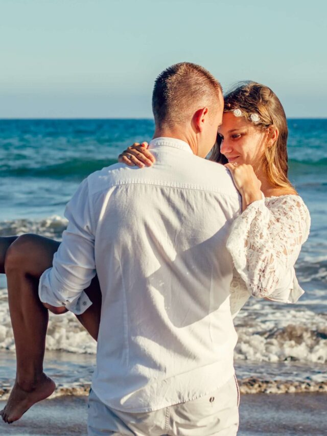 580182-adults-beach