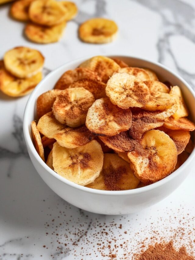 Air-Fryer-Banana-Chips-in-Bowl-With-Cinnamon