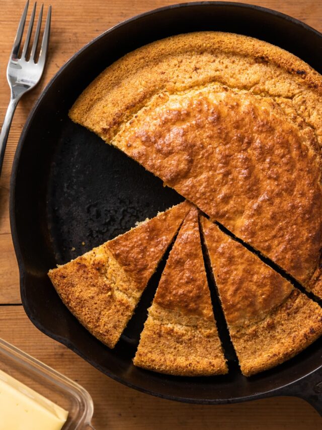 Cast-Iron-Skillet-Cornbread-5