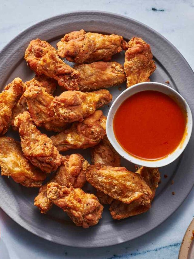 FAW-recipes-crispy-chicken-wings-hero-02-6d627c282d3f4749a176e0ec34d2d6d7