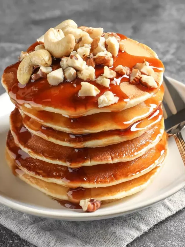 Pancakes-with-maple-syrup-and-nuts-1500x844