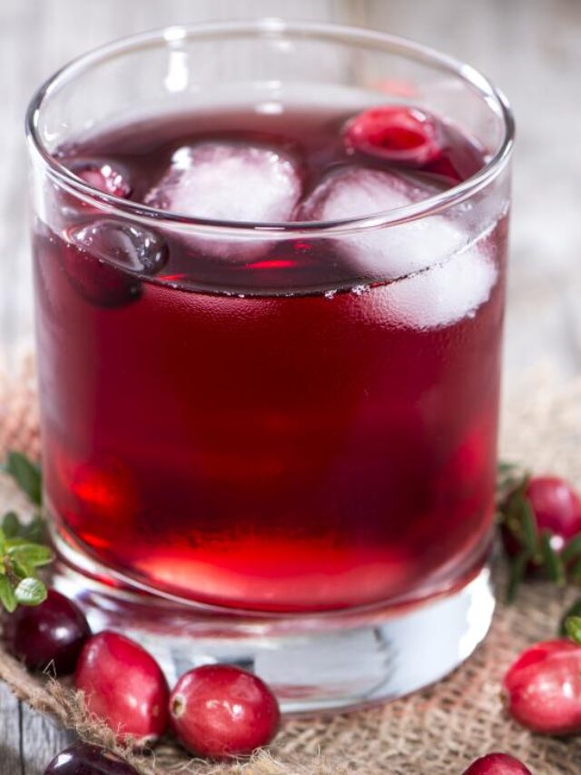 cranberry-juice-in-a-glass